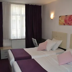 Meribel Отель Брюссель